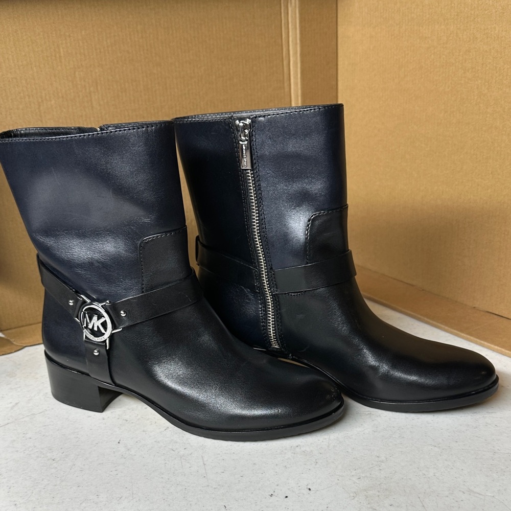 Michael Kors Turner Black Leather Ankle Boots New Size 8 - Picture 8 of 17